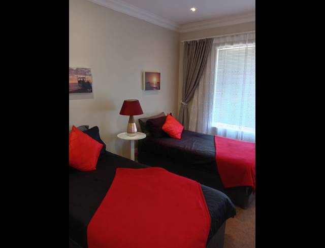 2 BEDROOM APARTMENT FOR SALE IN JEFFREYS BAY CENTRAL